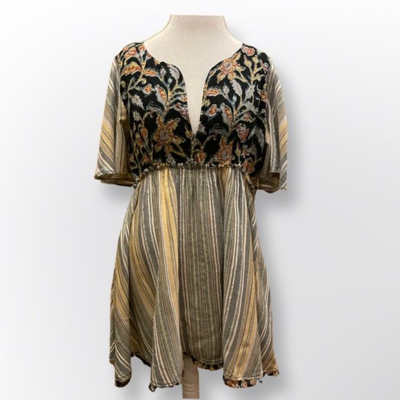 Free People Dresses & Skirts - Free People Mini Dress Flutter Sleeves Tie Back Size M